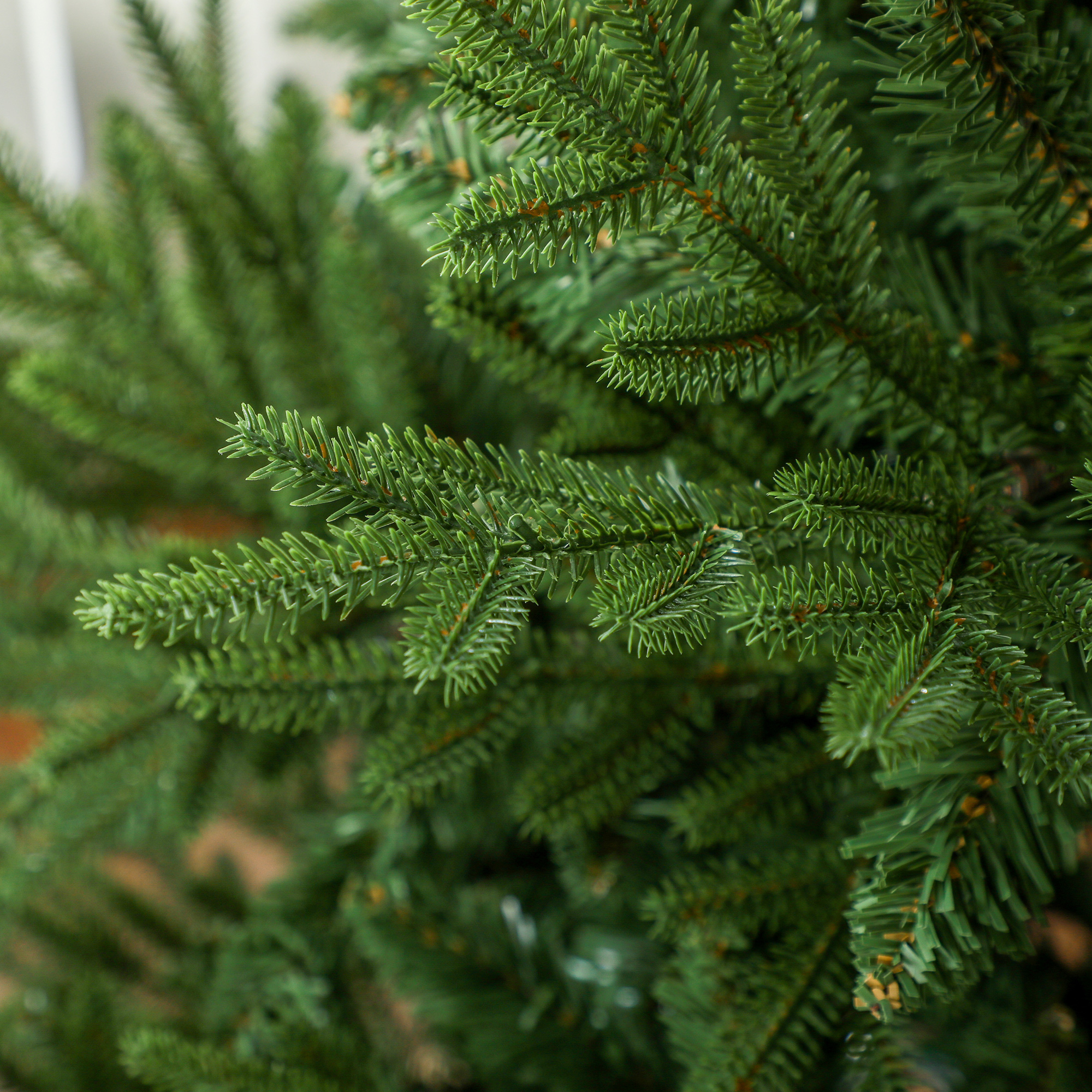 Weihnachtsbaum 183 cm, realistisches Aussehen, Schnellaufbau, inkl. Ständer, feuersicherer Kunststoff