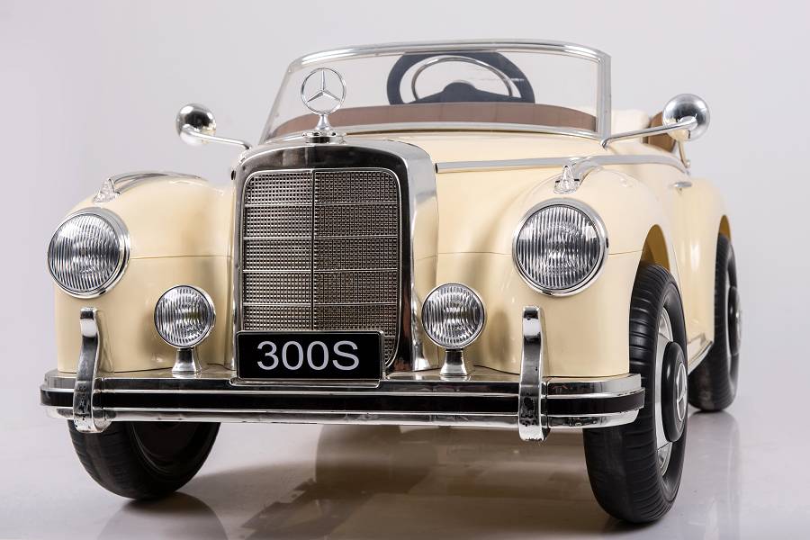 Kinderfahrzeug Mercedes 300S