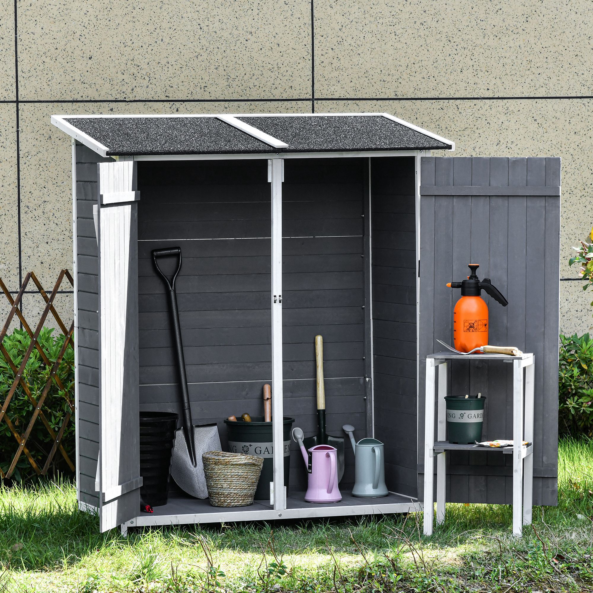 Gartenschrank Geräteschuppen mit 2 Tür Geräteschrank mit Asphaltdach Gartenlagerschrank Antidumping Design mit Bodennägel Tannenholz Grau+Weiß 139 x 75 x 160 cm