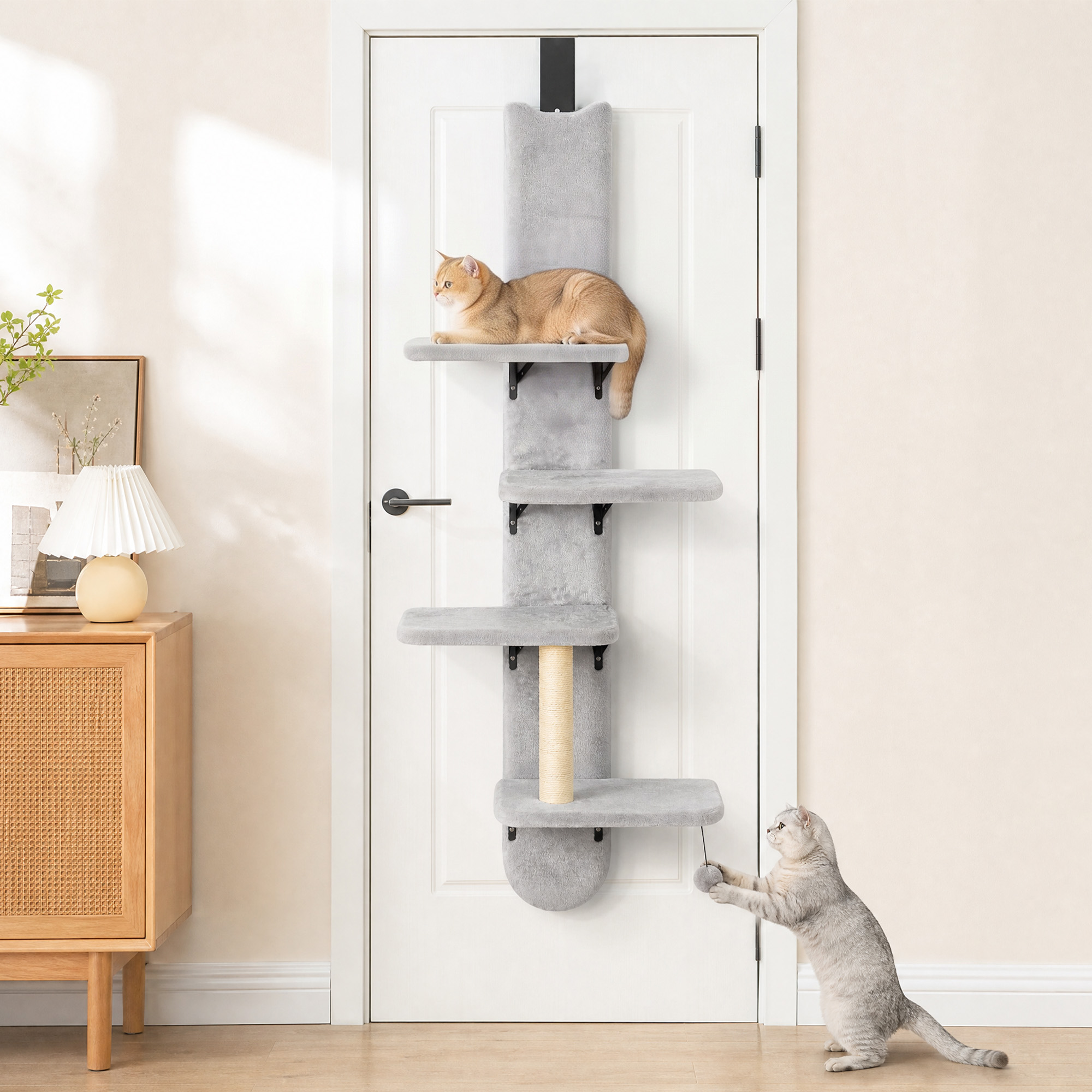 Katzenkletterwand für die Tür Wandkratzbaum mit Sisal-Kratzstamm in Hellgrau