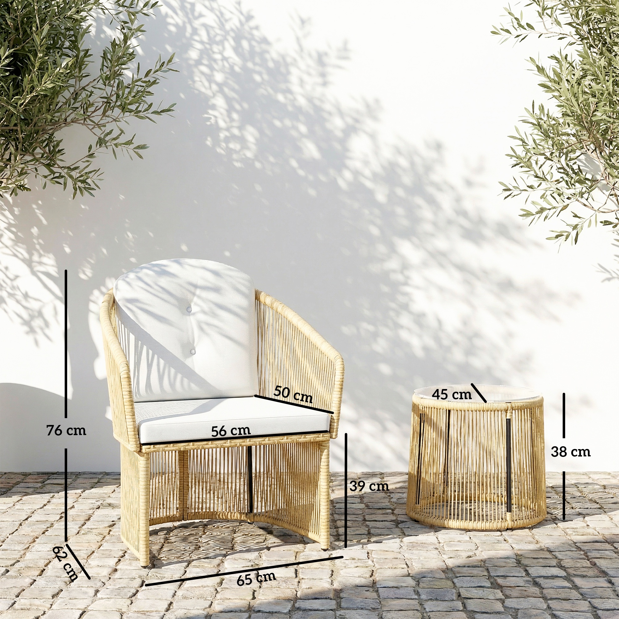 Rattan-Bistro-Set, 3-teiliges Gartenmöbel-Set mit rundem Glastisch, Sesseln und Kissen, Cremeweiß