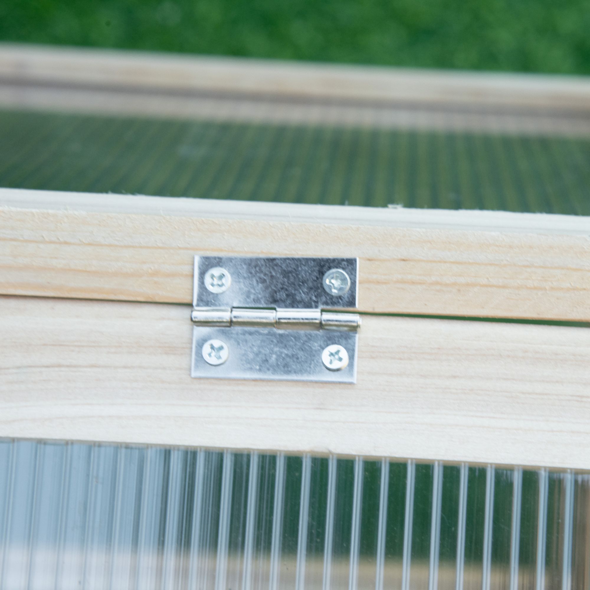 Mini-Gewächshaus, Kompaktes Pflanzenhaus aus Holz, Polycarbonat-Platten, Belüftungsöffnung, 90L x 52B x 49,5H cm, Natur