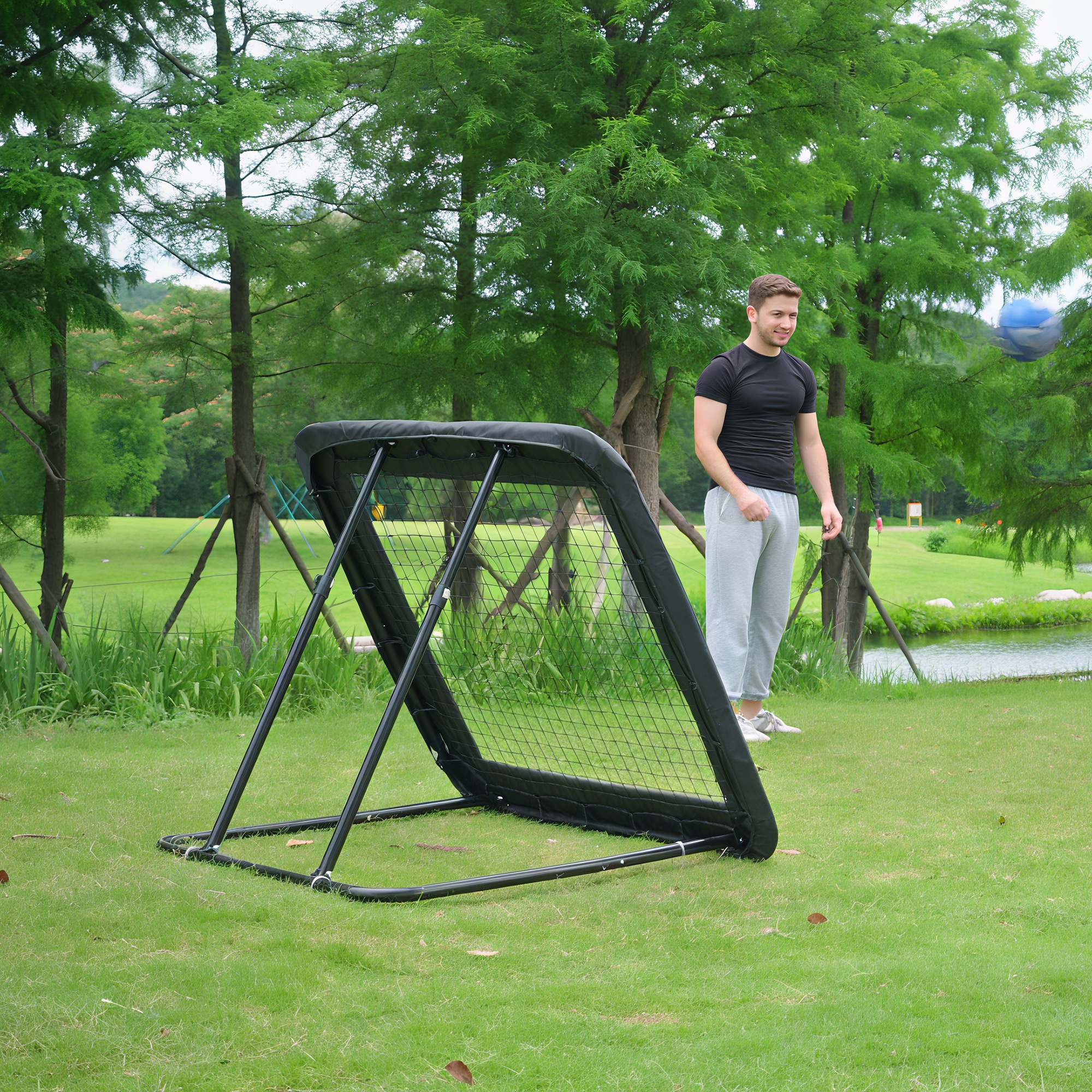 Rebounder für Fußball, 128 x 118 cm Prellwand mit Schutzkante Heringen, verstellbar in 5 Stufen, tragbares Rebound, Fußballtor für Jugendliche, Rückprallwand für Fußball Training, Schwarz