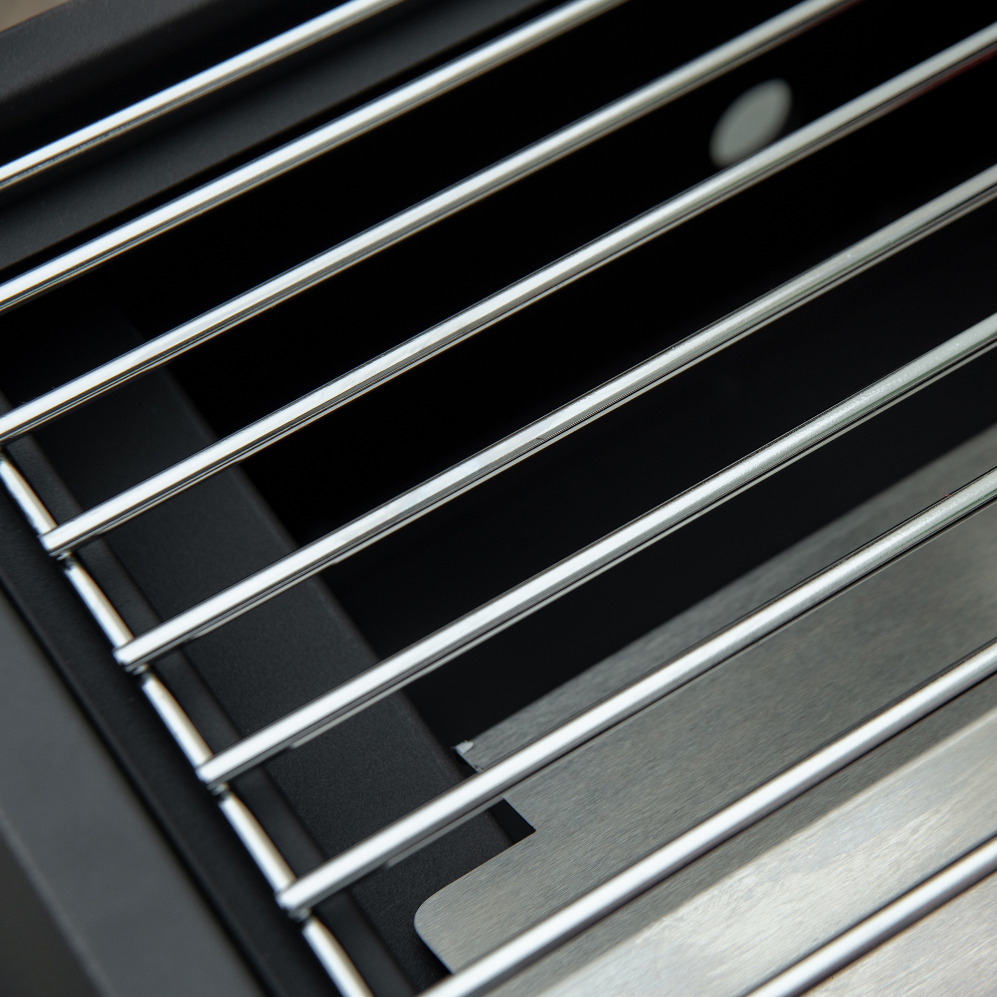 Tischgrill Gasgrill BBQ mit 2 Brennern mobiler Grillwagen Grillnetz klein Outdoor Tischgasgrill Picknick mit Druckminderer Schlauch Edelstahl Schwarz 55 x 46,5 x 41 cm