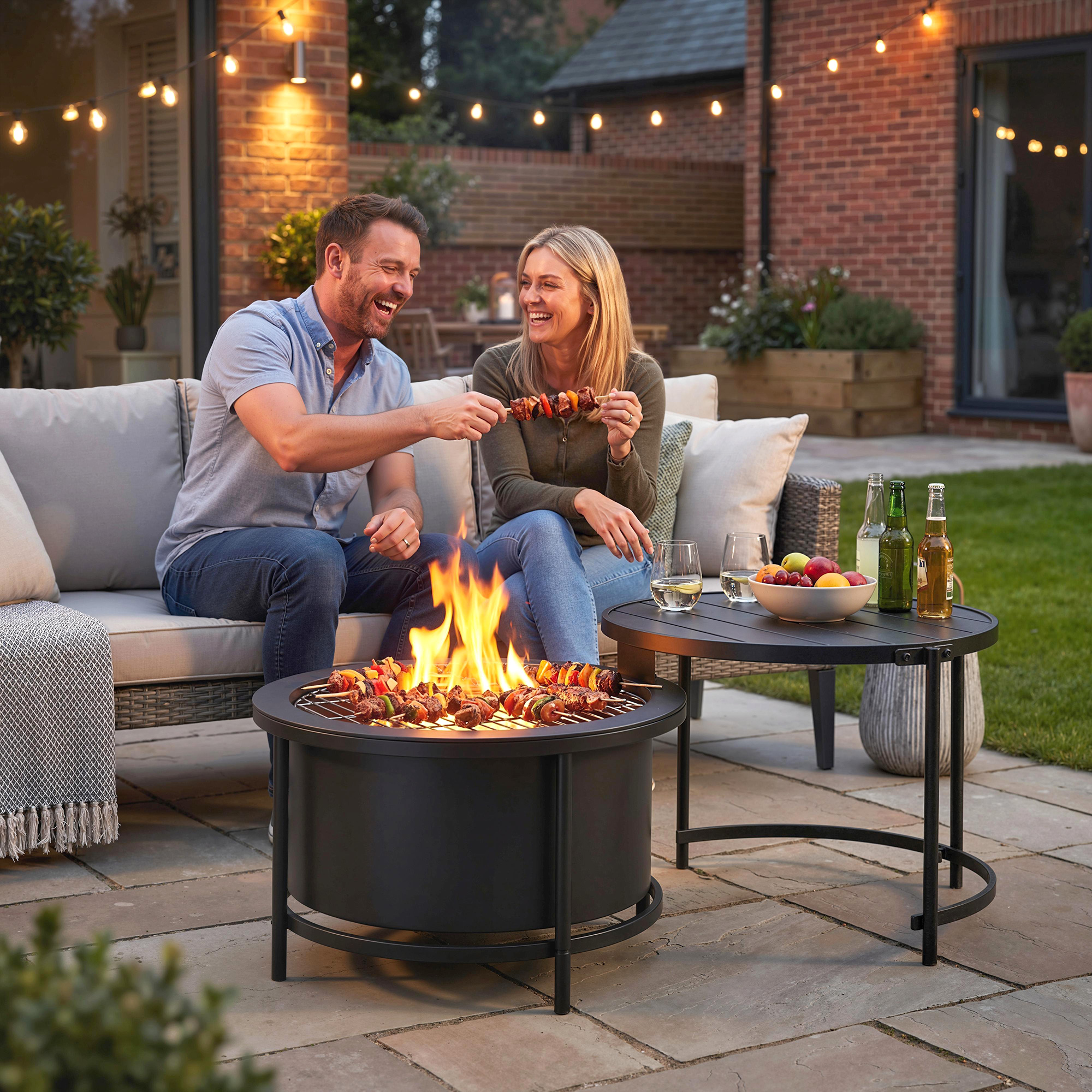 Feuerschale 66 x 63 x 41 cm Rund Feuerstelle mit Grillrost Schürhaken Deckel Ständer Schwarz