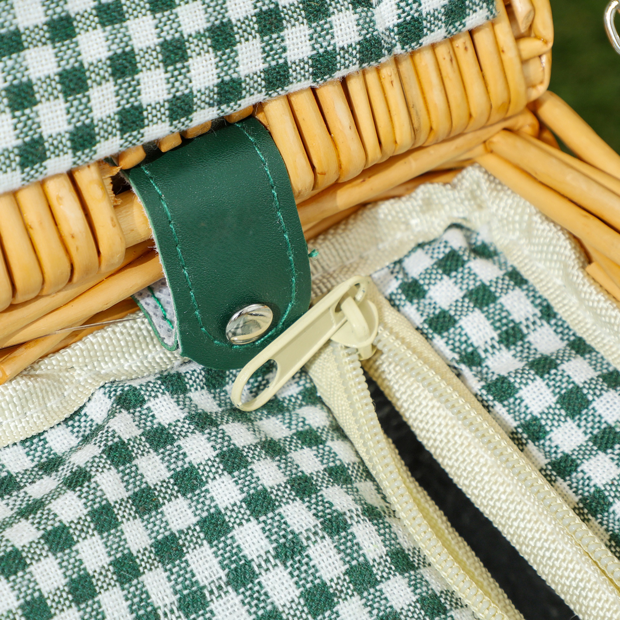 Picknickkorb aus Weidenholz Picknickkoffer für 2 Personen mit Isoliert Kühlfach Besteck Set Hellbraun