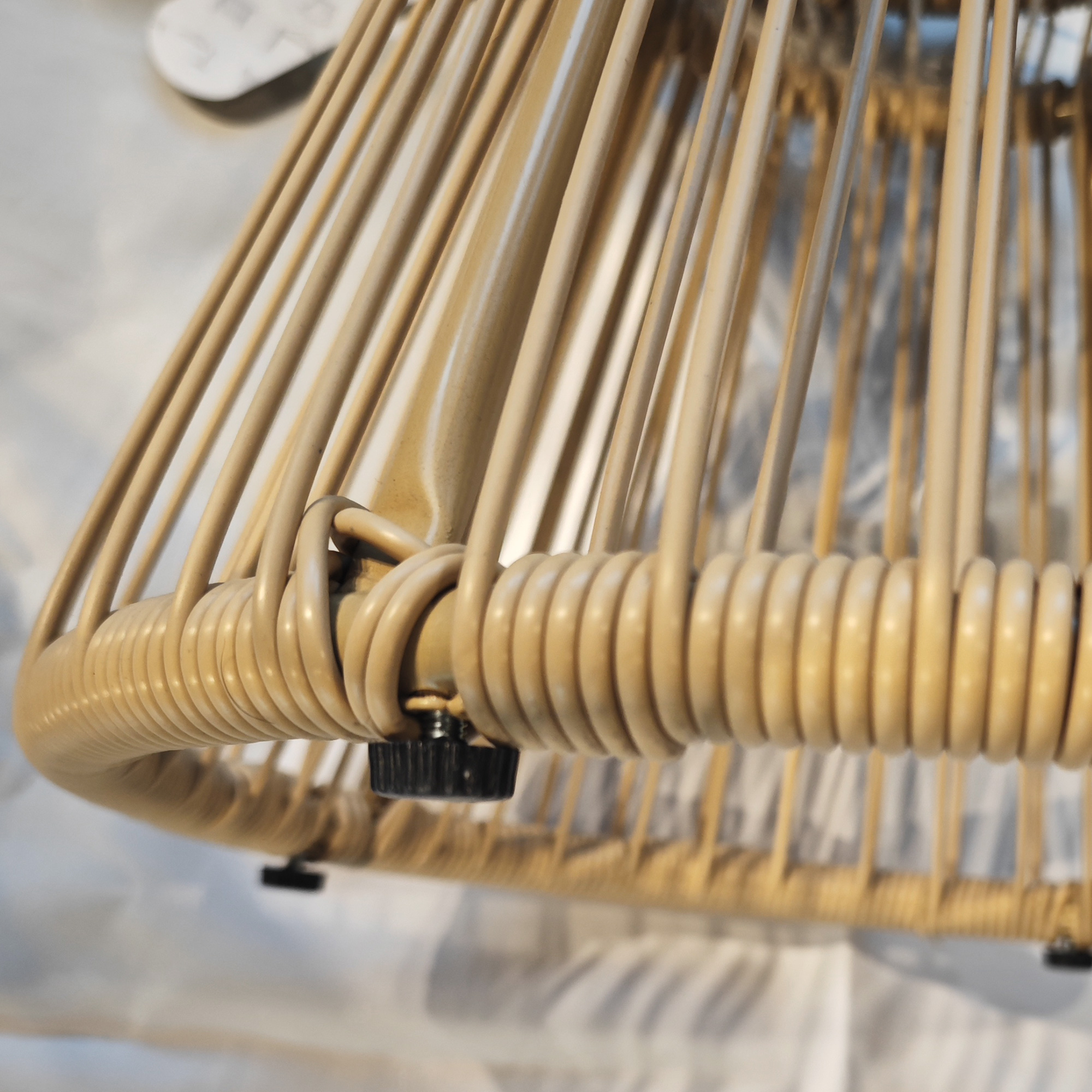 Outdoor-Beistelltisch Gartentisch Rattan-Beistelltisch, Glasplatte, PE-Rattan, 40 cm x 40 cm x 42 cm Beige