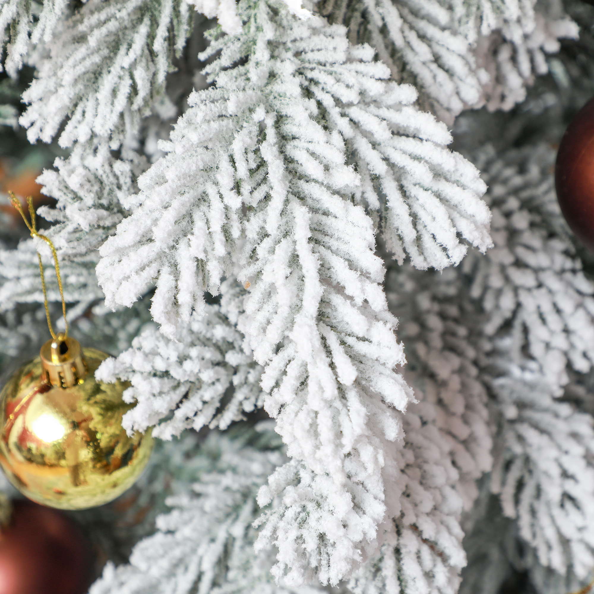 Weihnachtsbaum 180 cm, mit Kunstschnee, flammhemmend, schneller Auf- und Abbau, Metallbasis