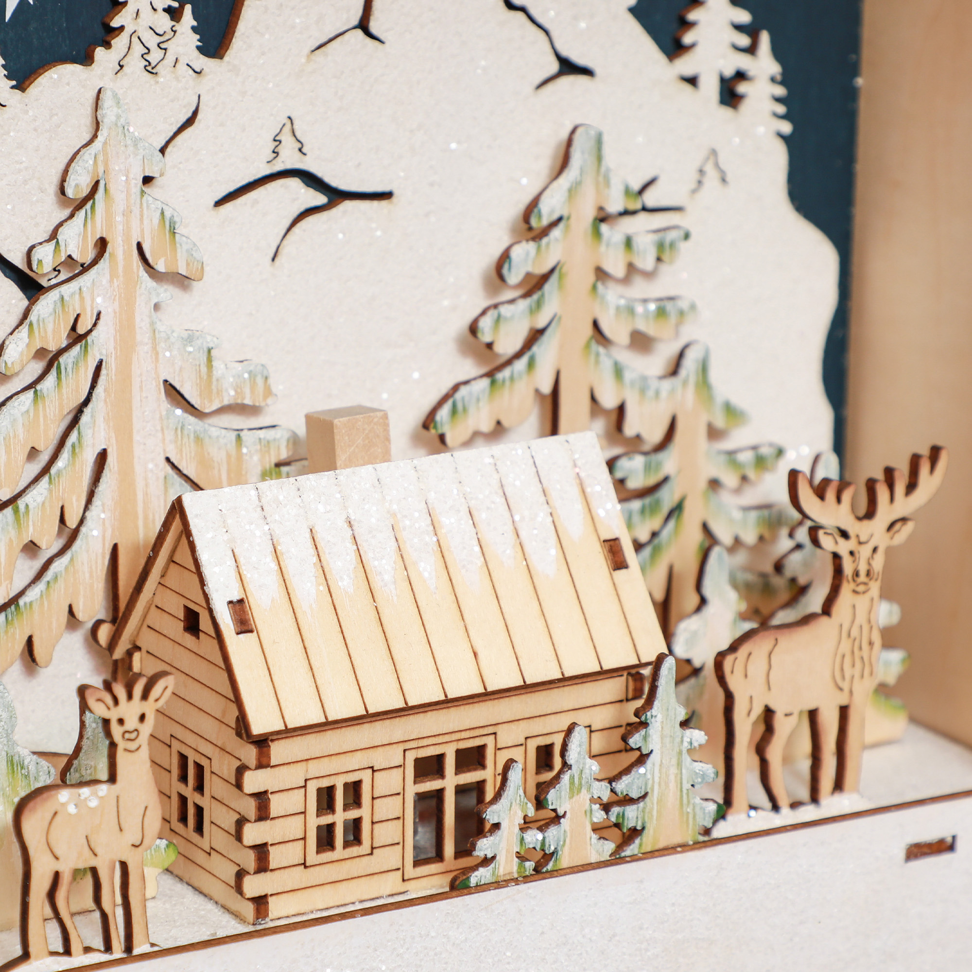 LED Adventskalender mit Dorfszene, 24 große Schubladen, MDF, 34 x 7 x 34 cm, Rot