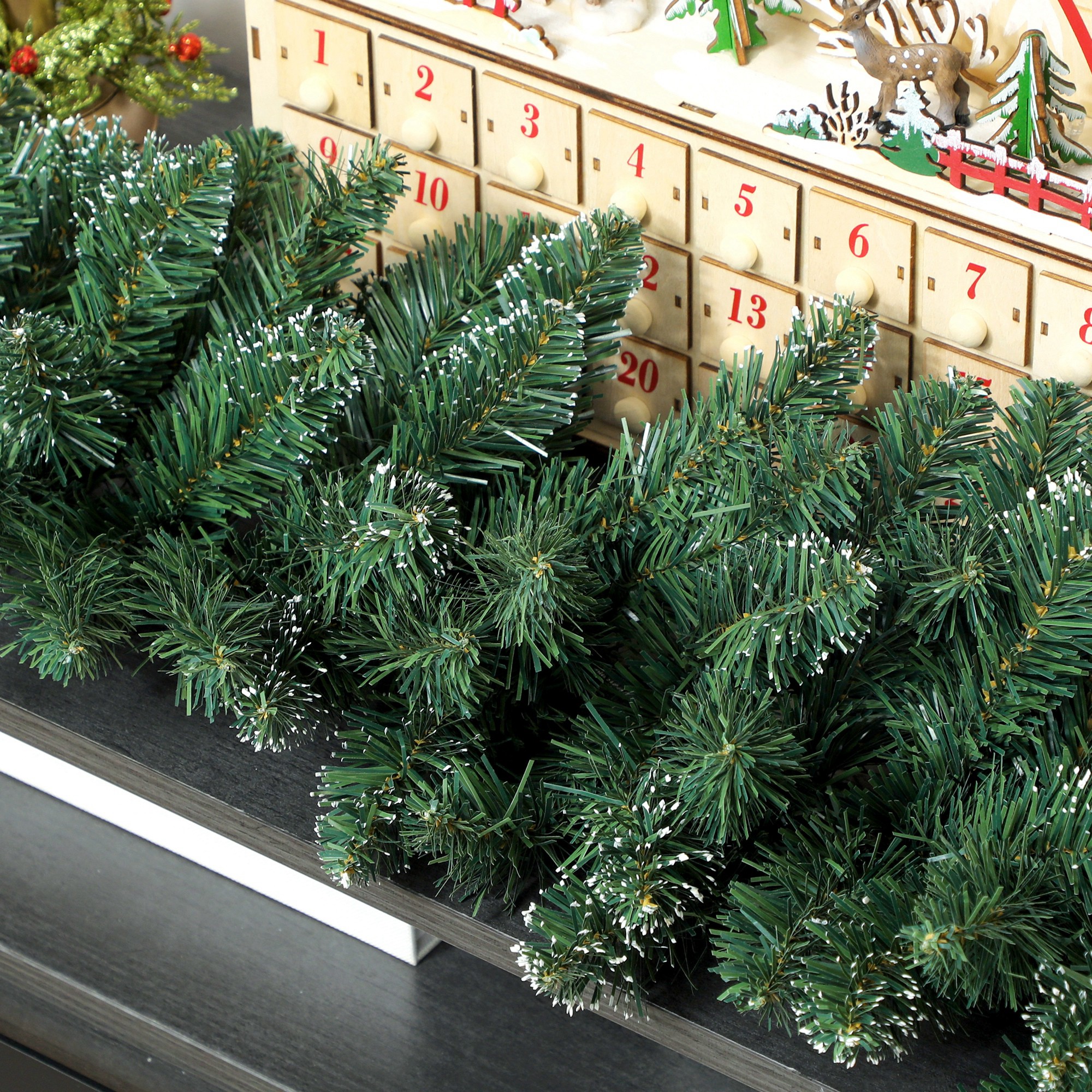 2,7 m künstliche Weihnachtsgirlande Dekoration mit 216 Spitzen Tannengirlande für Treppen Kamin Grün