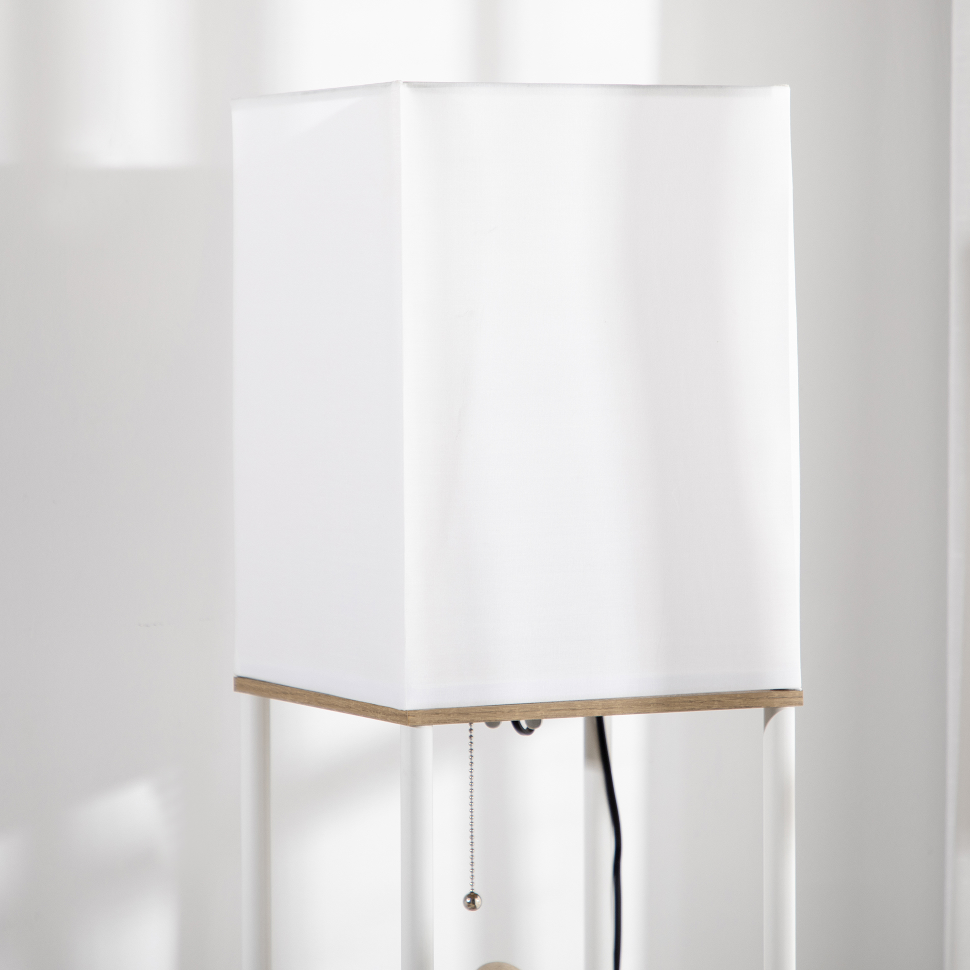 Standleuchte, Deckenfluter, mit Regalen, Metallrahmen, Stoffschirm, 26x26x159cm, Weiß/Braun