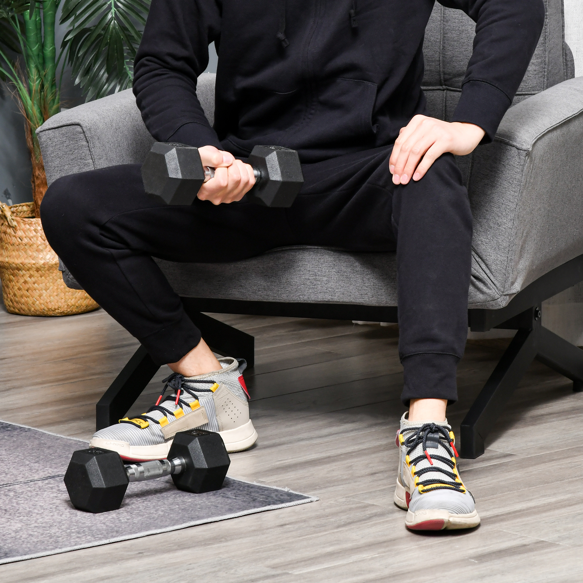 Hexagon Hanteln, 2er Set Hanteln mit gerändeltem Griff, Kurzhantelset aus Gusseisen, 2 x 5 kg, Kurzhanteln für Männer Frauen, Zuhause, Fitnessstudio, Krafttraining