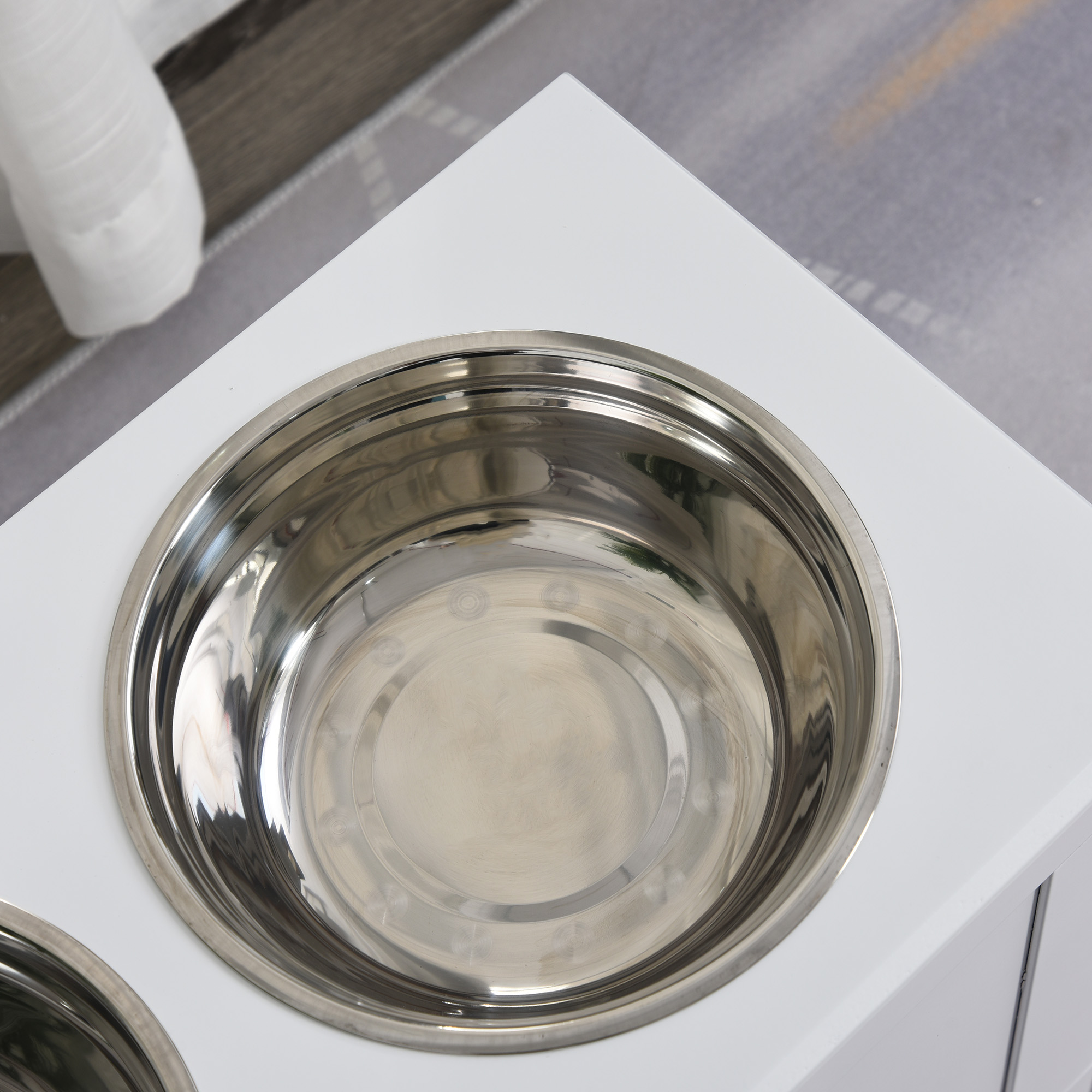 erhöhter Hundenapf Futternapf mit Staumraum Wassernapf 2 x 2000ml Edelstahlnäpfen Hundenäpfe Fressnapf Futterstation für Hunde Katzen Weiß