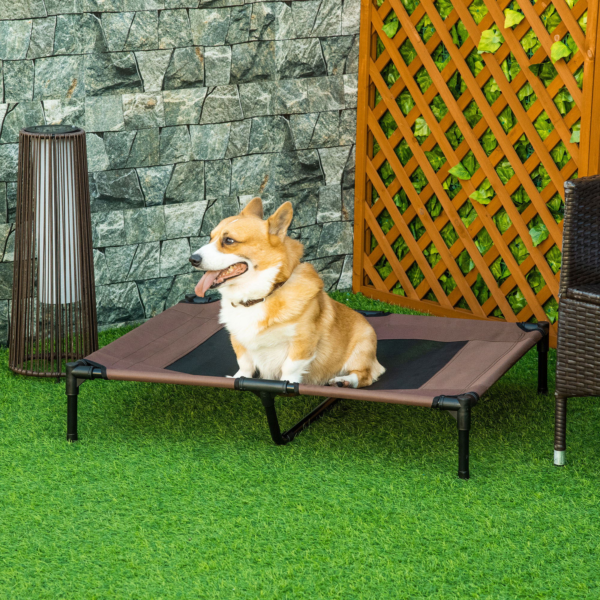 Hundeliege Outdoor, Kühlendes Haustierliege für Groß Hunde, erhöhtes Hundebett Schlafplatz mit robuster Metallrahmen, Atmungsaktivem Mesh für Garten Outdoor, 92 x 76 x 18 cm, Kaffee-Braun