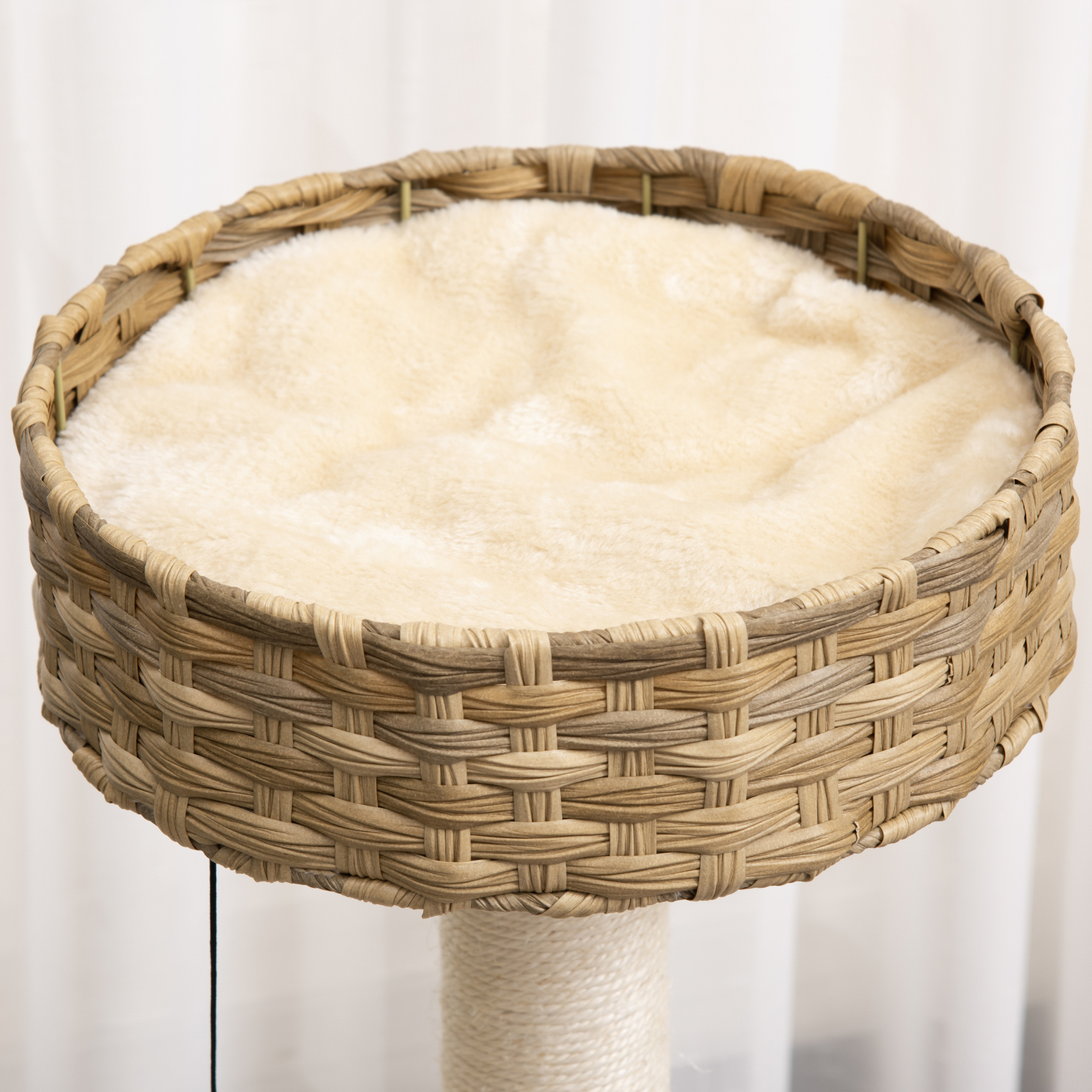 Kratzbaum Rattan 95 cm Höhe 3-Stufiger Katzenbaum mit Platform, Katzenbett, Kletterbaum mit Katzenhöhle Sisalstämmen Spielbälle Katzenmöbel Sisal Natur+Beige