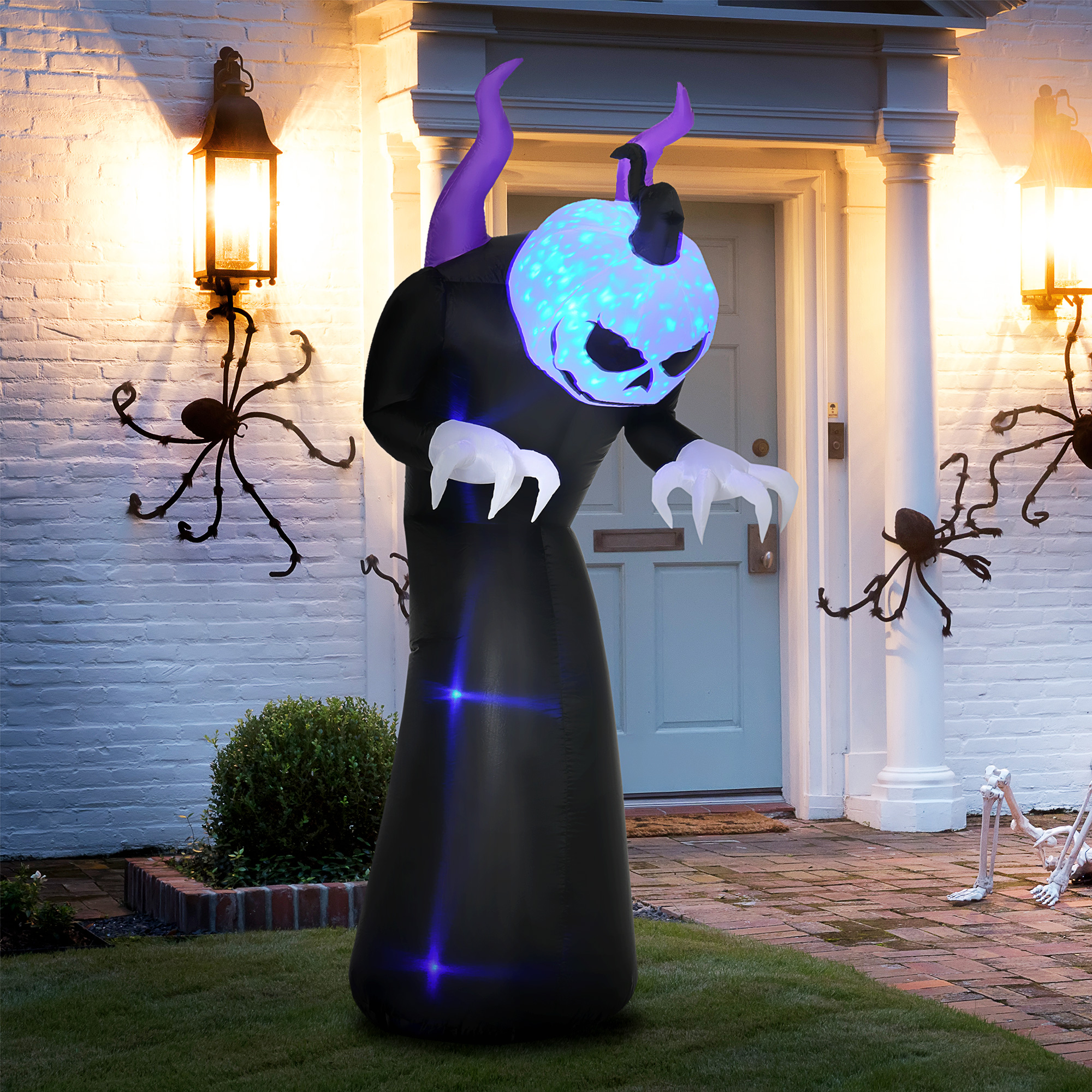 Gespenst mit Kürbiskopf Halloweendeko aufblasbar mit blauem Flammeneffekt 88 x 79 x 210cm