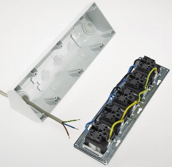 5-fach Steckdosenblock, weiß, 250V~/ 16A, Aufbaumontage