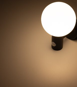 LED Wandleuchte "LAMU" mit PIR-Sensor / IP65, 15W, schwarz, 3000k / warmweiß