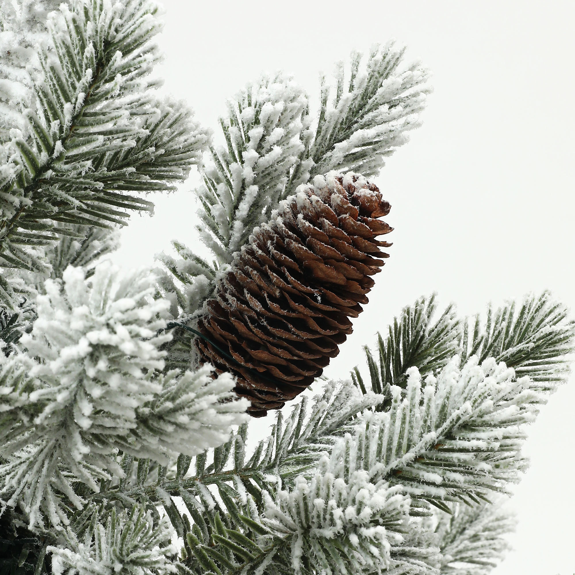 Weihnachtsbaum mit Tannenzapfen, schneebedeckt, flammenhemmend, stabil, Ø60 x 100H cm, Grün/Gold