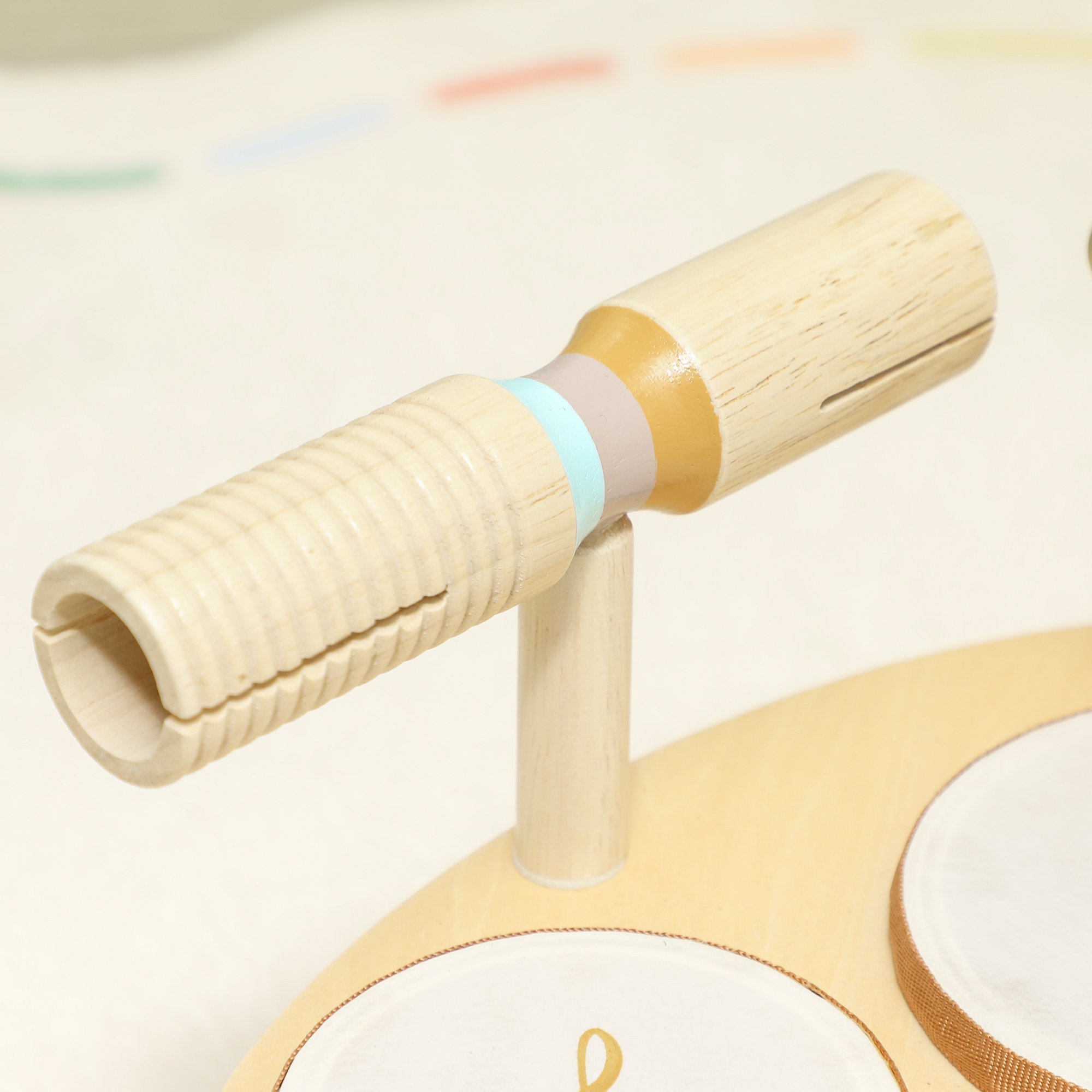 Kinder Schlagzeug 4-in-1 Montessori Musikinstrumente Set mit Trommeln Xylophon Schlagwerk für Kinder ab 2 Jahre