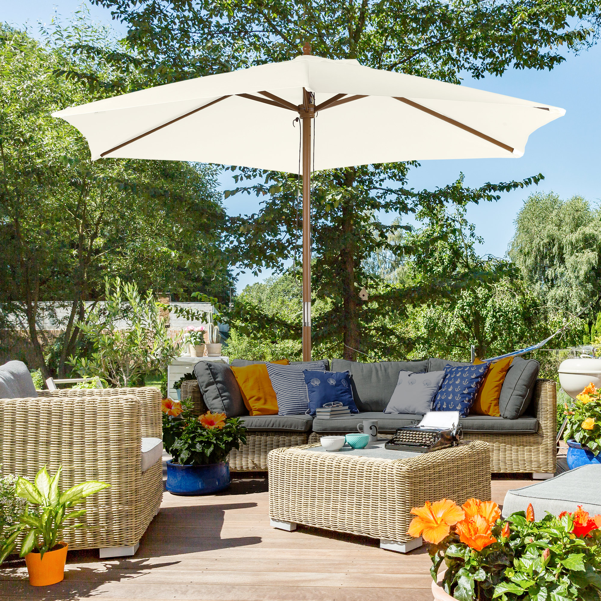 Sonnenschirm Ø 250 cm, Sonnenschirm mit Seilzugmechanismus Balkonschirm Strandschirm aus Bambus windfest Marktschirm Sonnenschutz für Balkon Terrasse Garten, Weiß