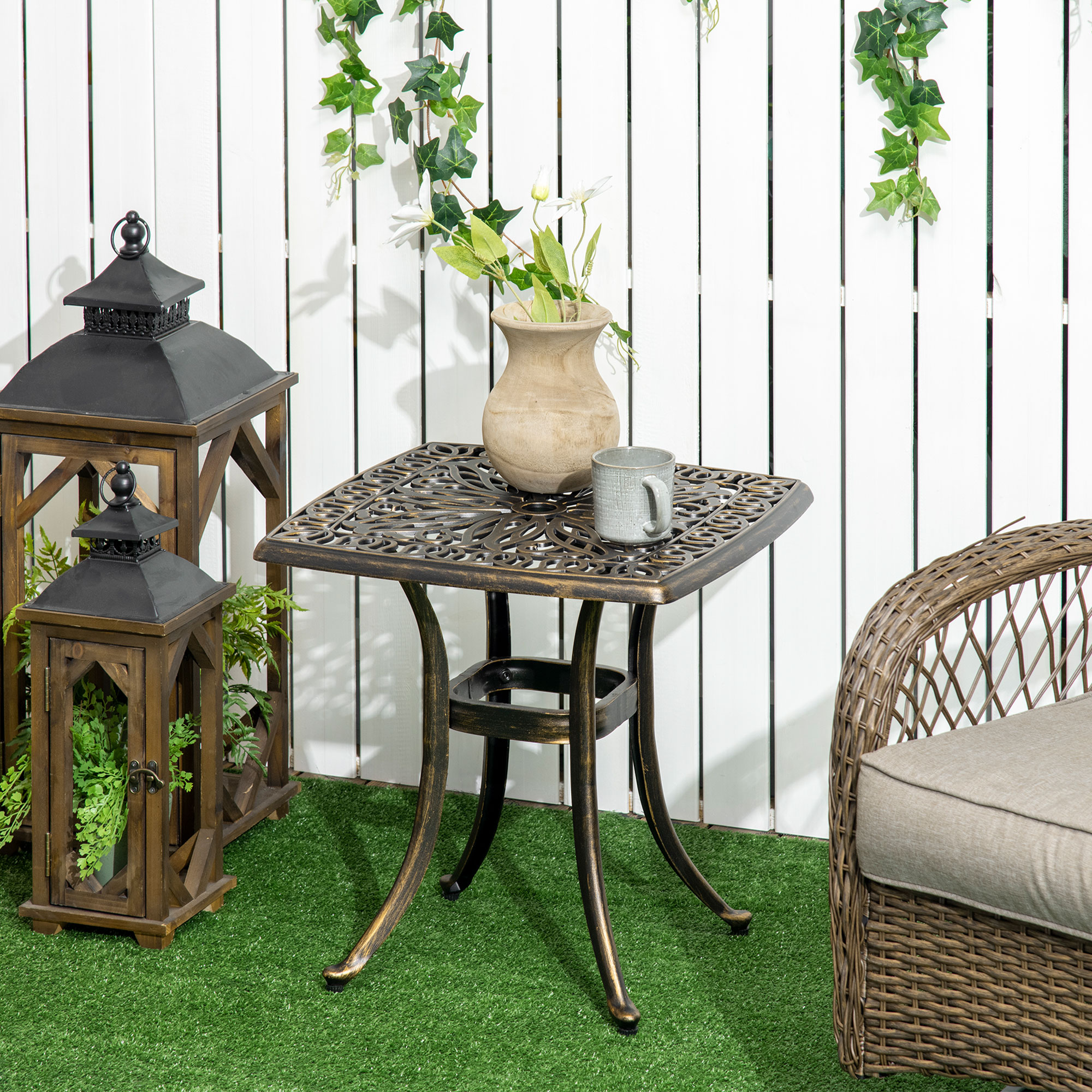 Gartentisch, dekoratives Vintage-Design, mit Schirmloch, Aluminiumguss, Farbe: Bronze, 54 x 54 x 52,5 cm