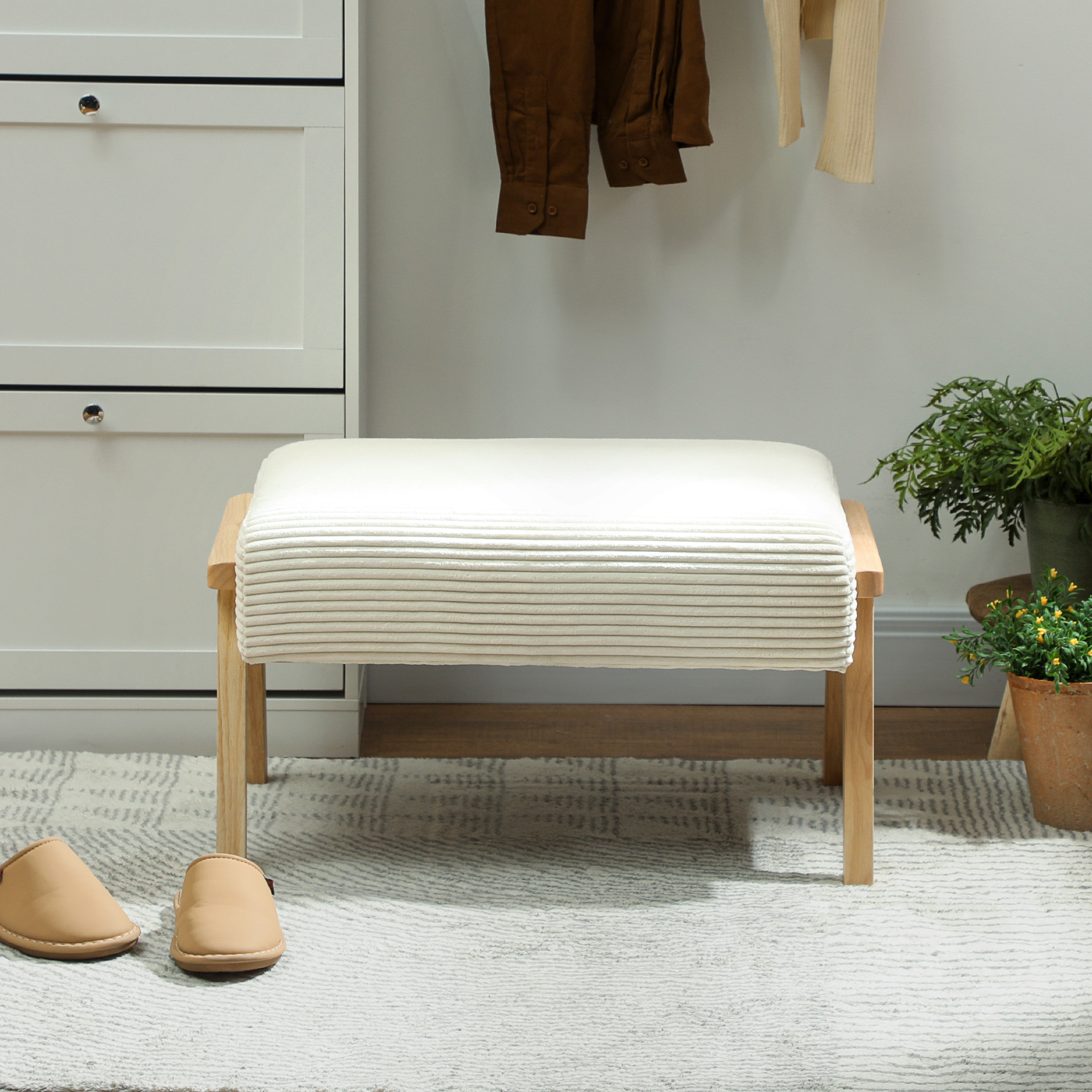 Sitzhocker Hocker mit weichem Sitzkissen Holzbeinen Fußhocker mit Cordoptik Cremeweiß