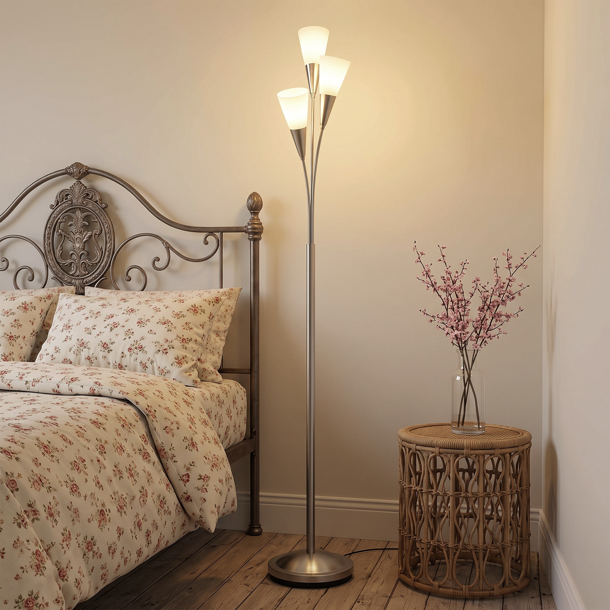 Stehlampe Wohnzimmer 40 W Stehleuchte mit Fußschalter, 3 x E14-Fassung für Schlafzimmer, Büro, Ohne Glühbirne, Silber