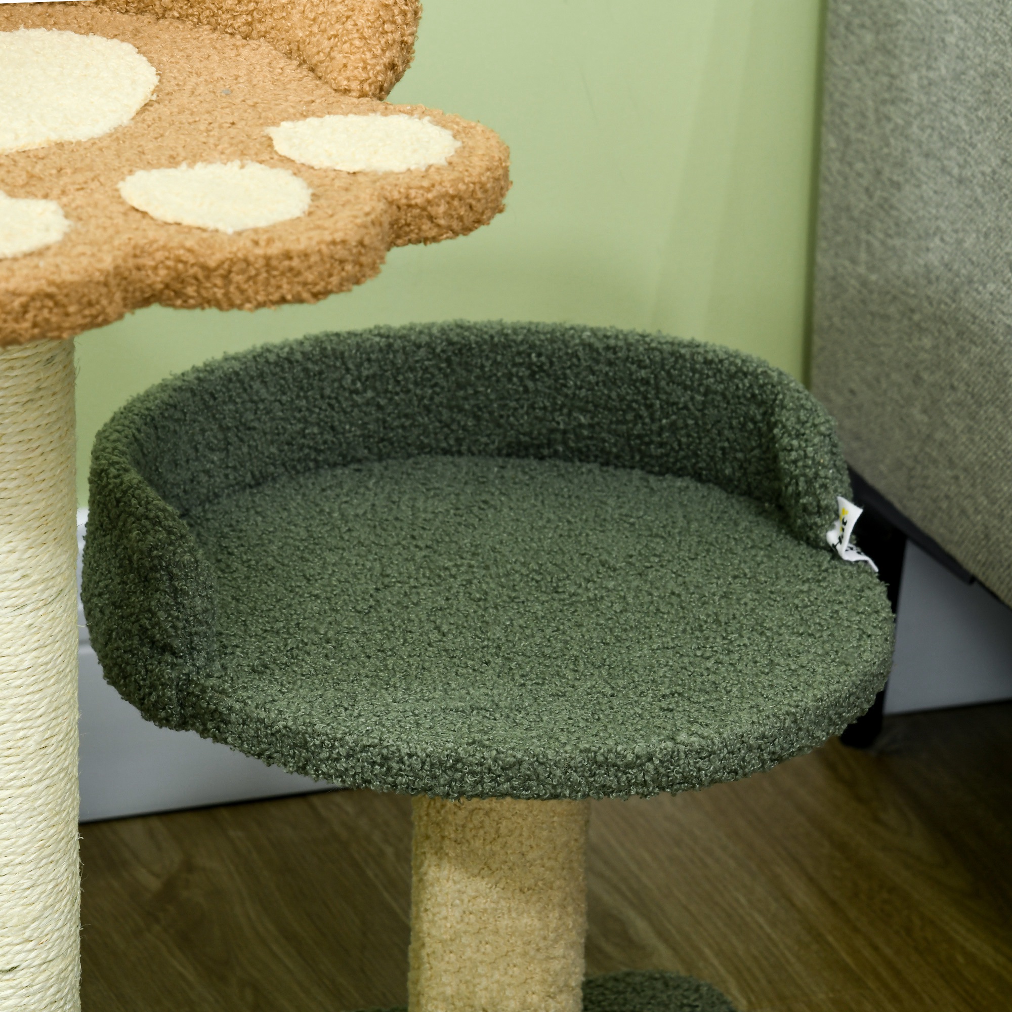 Kleiner Kratzbaum mit 2 Liegeflächen, inkl. Spielzeug, für kleine Katzen, Grün Beige+ Braun