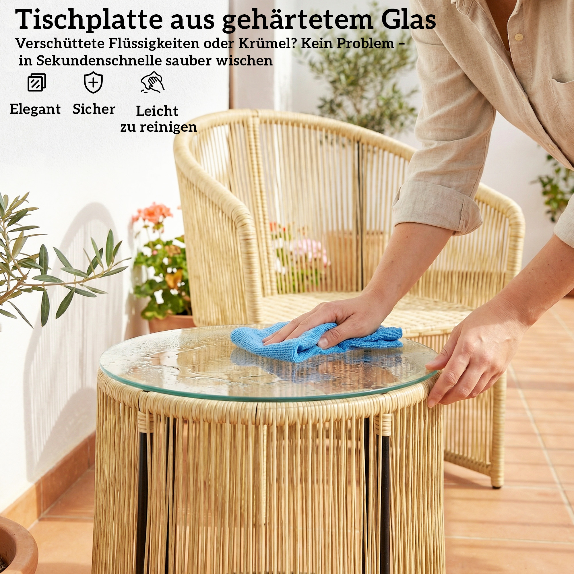 Rattan-Bistro-Set, 3-teiliges Gartenmöbel-Set mit rundem Glastisch, Sesseln und Kissen, Cremeweiß