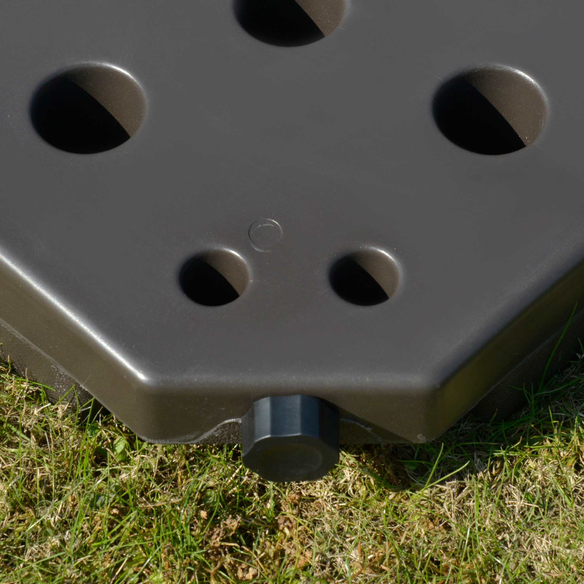 Sonnenschirmständer 4-teilig, Schirmgewicht, Schirmständer, Bodenkreuz befüllbar mit Sand/Wasser bis 25/17 kg, Gewichte Sonnenschirmfuß HDPE Kaffee