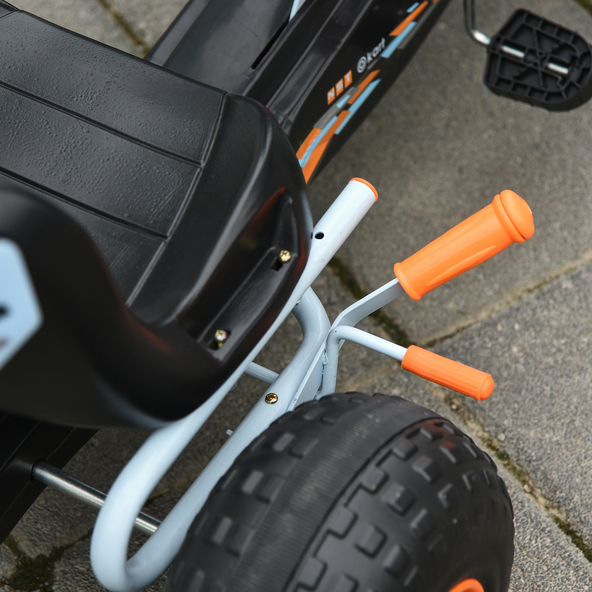 Gokart Tretauto mit Handbremse, verstellbarem Sitz, Pedal, Vor- und Rückwärtsgang, Kettcar Tretfahrzeug Kinderfahrzeug Kinderspielzeug Pedal-Gokart für Kinder ab 3 Jahren Hellblau