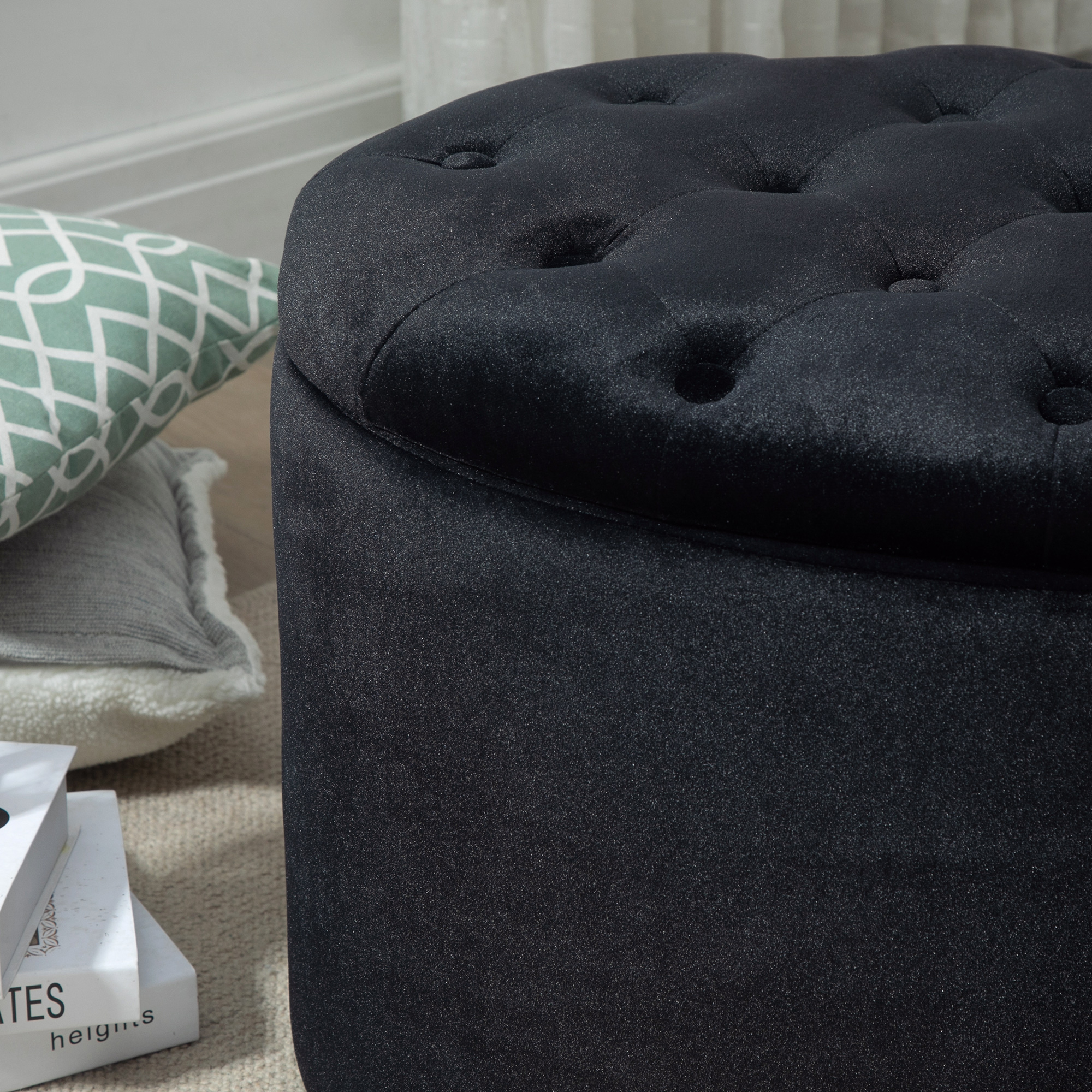 Sitzbank mit Stauraum Polsterbank mit Samtoptik, Sitztruhe Ovale Form, Truhenbank für Wohnzimmer Schlafzimmer Flur 71 x 52 x 42 cm, Schwarz