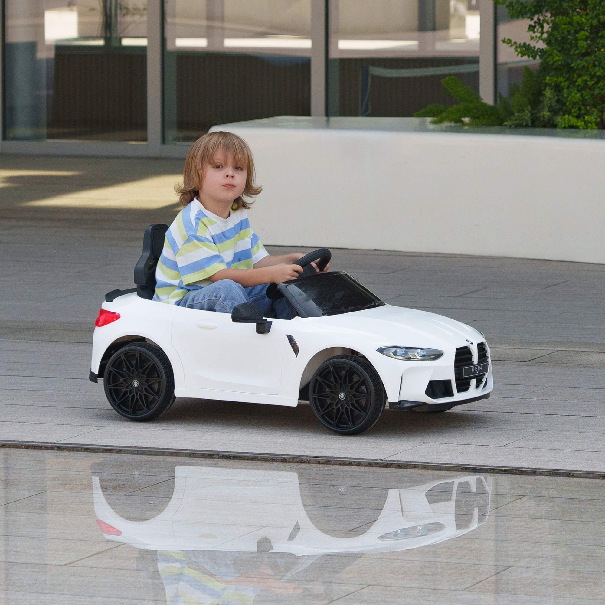 Elektro-Kinderauto BMW M4, Sound & Licht, 3-5 km/h, inkl. Fernsteuerung, für 3-5 Jahre, Weiß