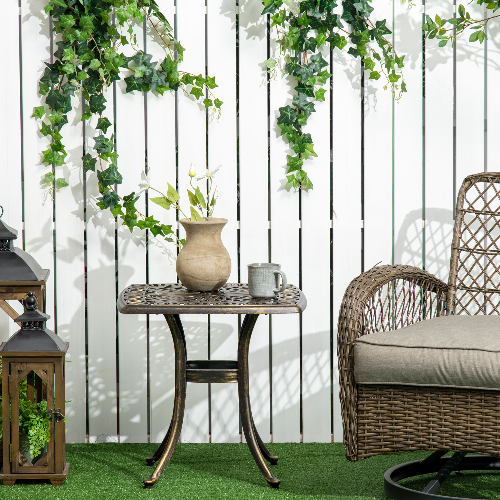 Gartentisch, dekoratives Vintage-Design, mit Schirmloch, Aluminiumguss, Farbe: Bronze, 54 x 54 x 52,5 cm