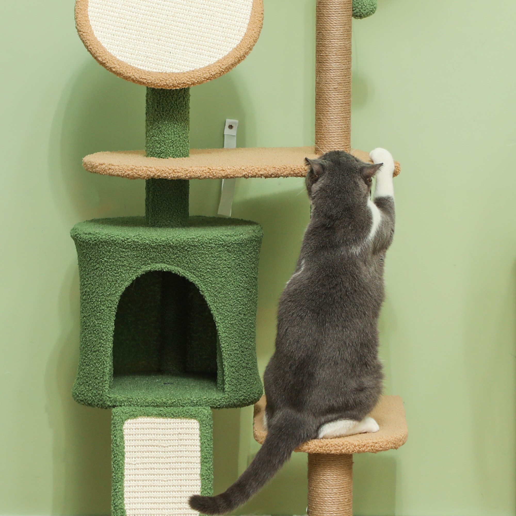 Kratzbaum, 139 cm Katzenbaum mit Höhle, Spielbällen, Sisal-Kratzpfosten und Plattformen, für zwei Katzen, Grün