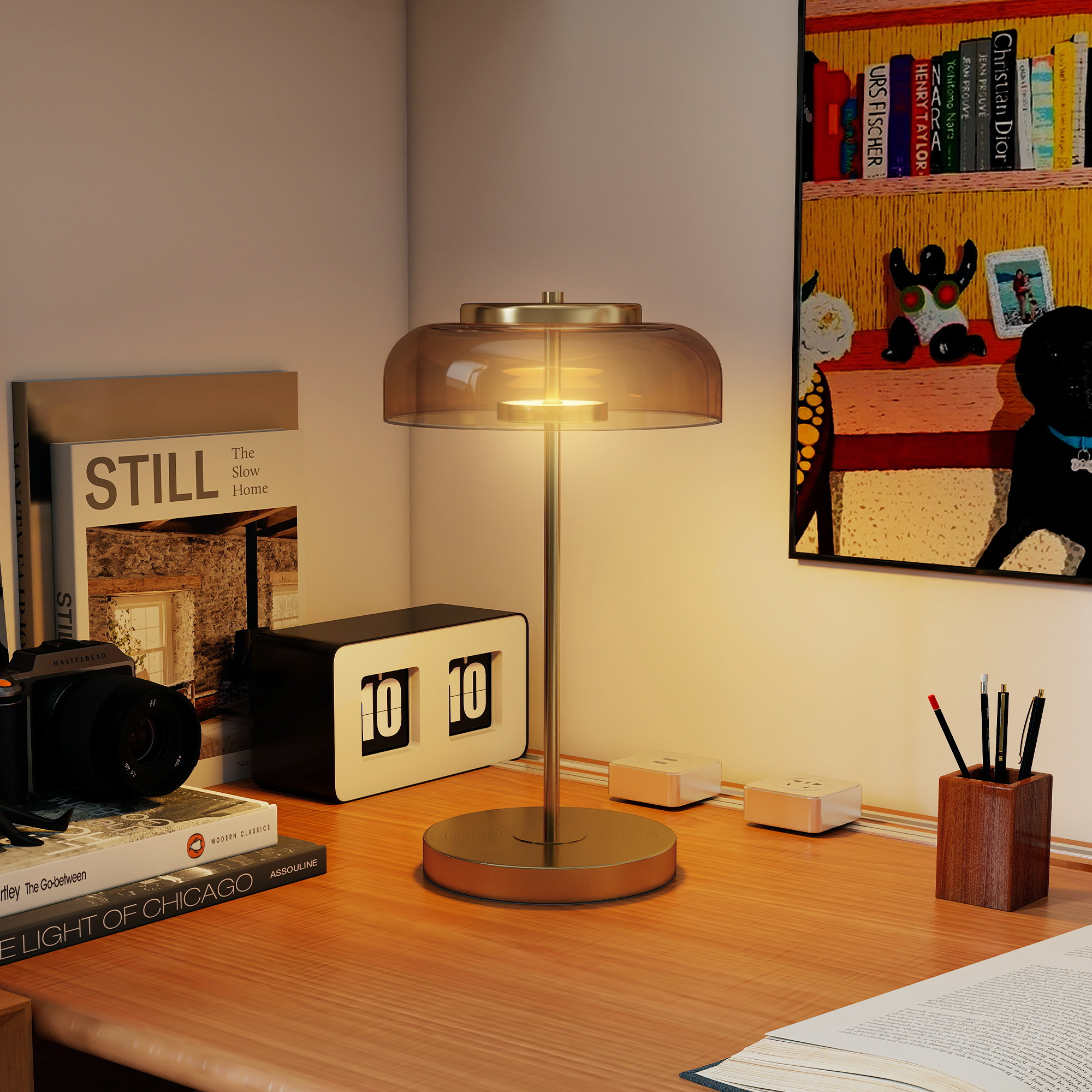 Tischlampe Tischleuchte mit warmem LED-Licht, Metallsockel, bernsteinfarbenem Glasschirm, Ø23 x 40H cm, Gold