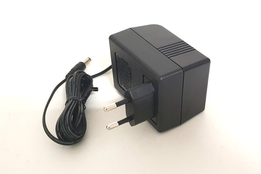 Ladegerät 12V / 1000mAh