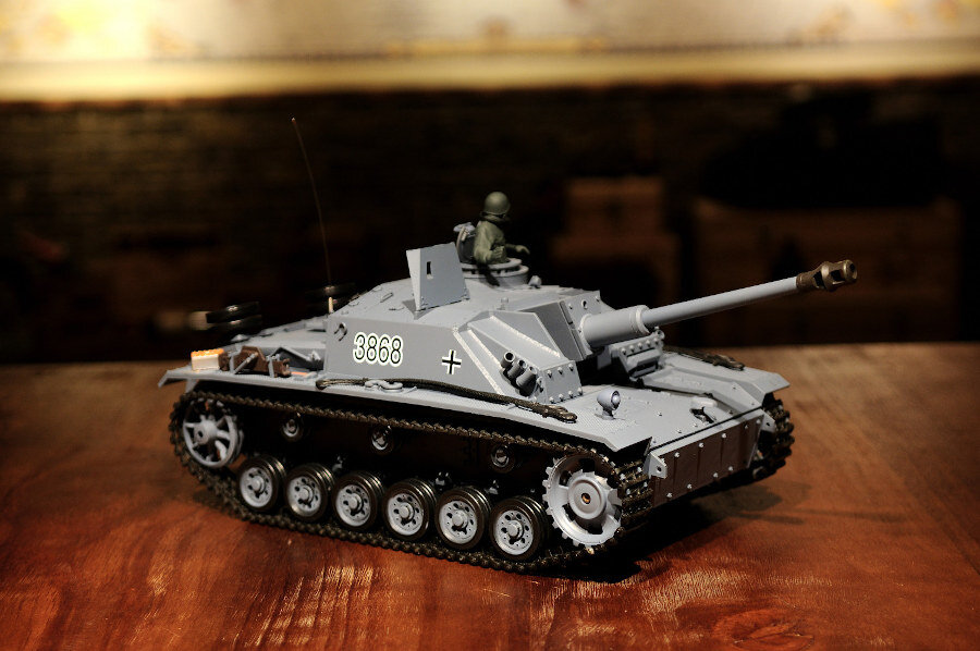 RC Panzer "Sturmgeschütz III" - Metallgetriebe RC Panzer "Sturmgeschütz III" - Metallgetriebe PRO