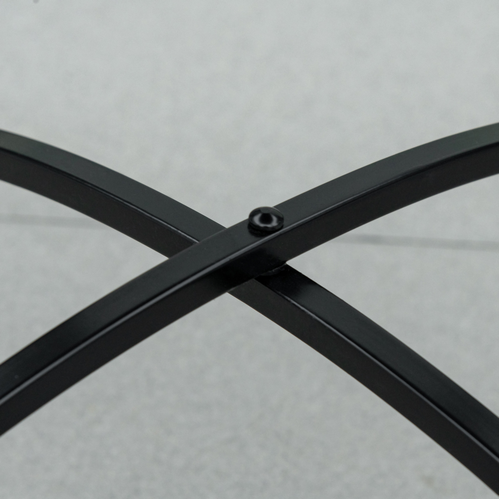 Gartentisch Ø60 cm, Wetterfest Balkontisch aus Metall, Esstisch Outdoor, Campingtisch Beistelltisch, rund Terrassentisch für Garten Terrasse Balkon Rot+Blau+Weiß