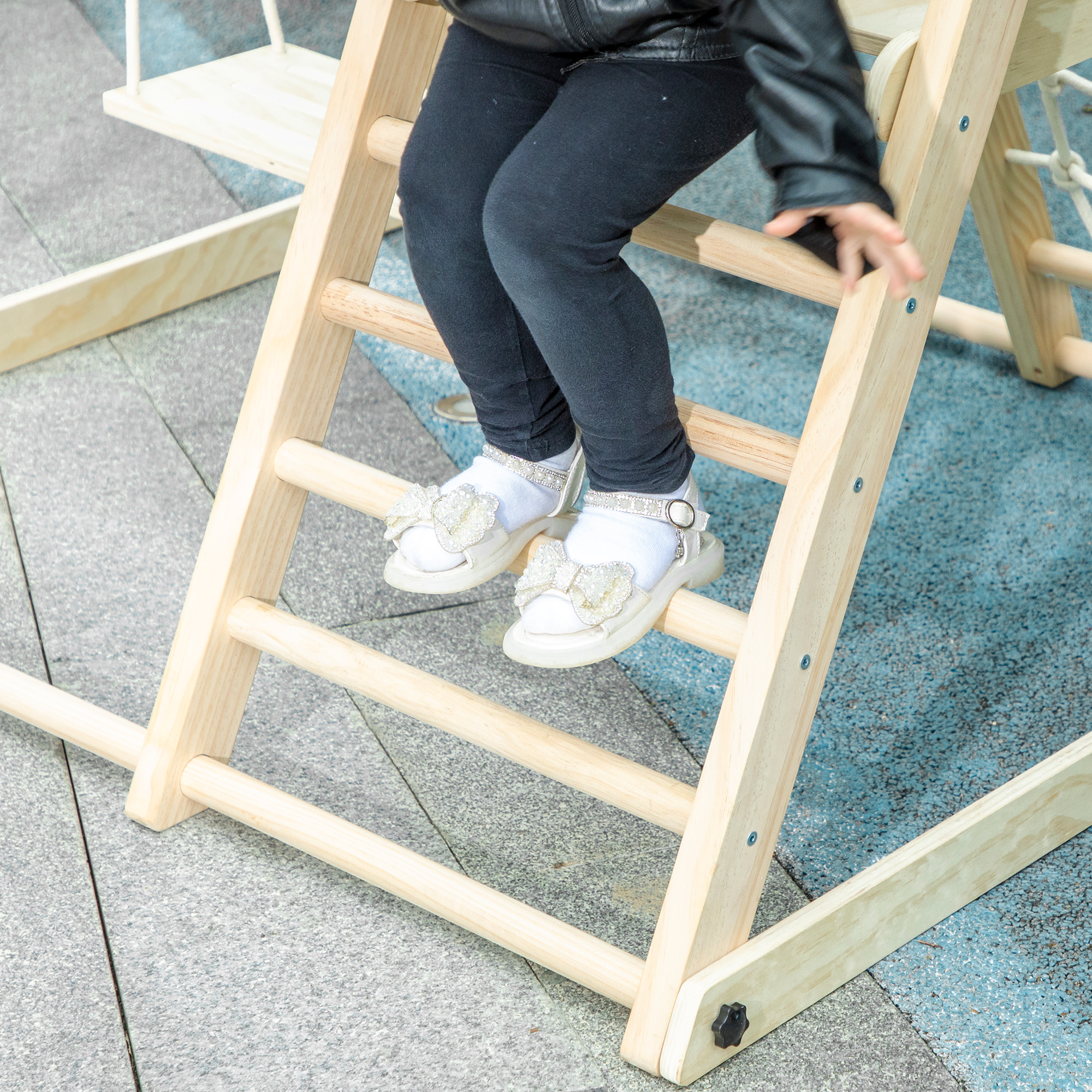 5-in-1 Indoor-Klettergerüst mit Rutsche, Schaukel, Kletternetz, Basketballkorb, klappbar, 3-6 Jahre, Naturholz